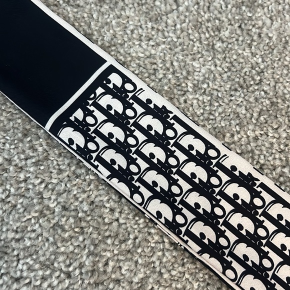 One more in stock! Designer Inspired Twilly Scarf Headband Purse Scarf - Picture 10 of 10